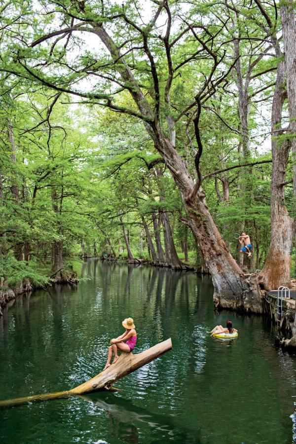 Hill Country Haute N Haus Relax And Renew Fischer エクステリア 写真